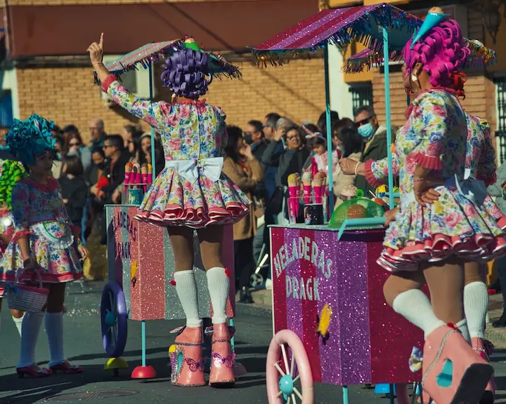 drag queens pushing a cart